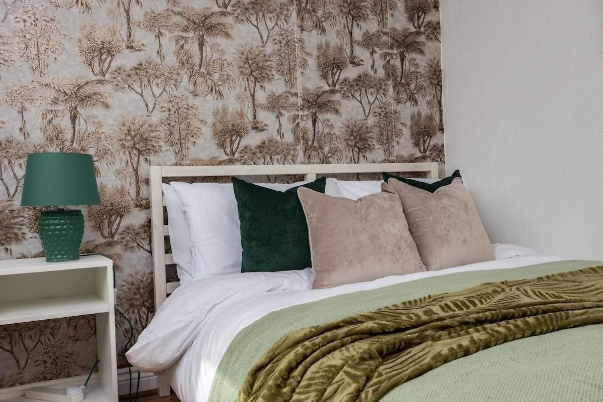 Spacious 5Br Retreat - Easy Access To City Centre Nottingham Holiday home
