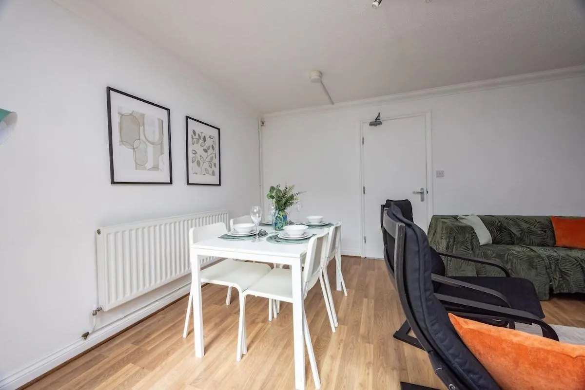 Spacious 5Br Retreat - Easy Access To City Centre Nottingham 0*,