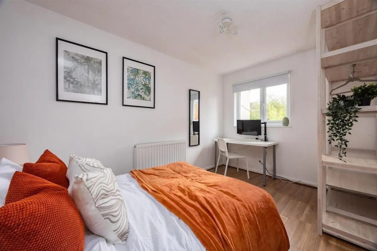 Spacious 5Br Retreat - Easy Access To City Centre Nottingham Holiday home